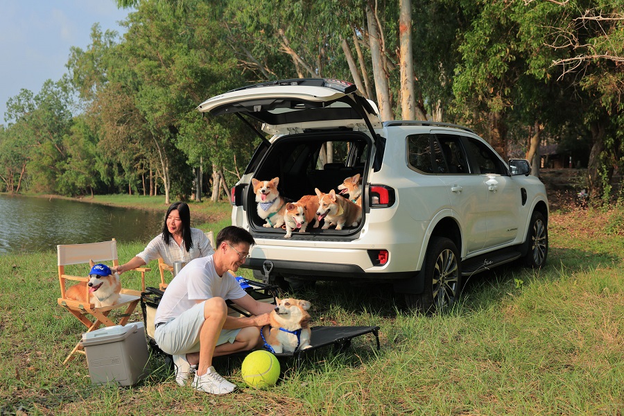 ผจญภัยกับสัตว์เลี้ยงแสนรัก ฉลอง Love Your Pet Day ด้วยฟอร์ด เอเวอเรสต์ แพลทินัม